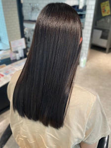 髪質改善ストレート 縮毛矯正 黒髪 20代 透明感カラー