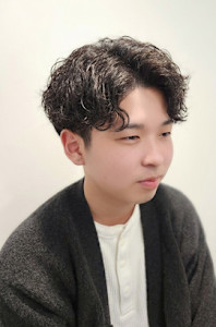 【メンズ旬ヘア】波巻き×スペインカールで色気のある立体感を