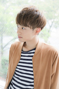 すこし重めのショートボブ×ハイトーンカラー×30代/40代