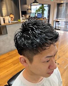 夏に向けてサッパリと短めのツーブロックスタイル