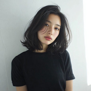 フェイスレイヤー／外ハネミディアム／／結べる長さ