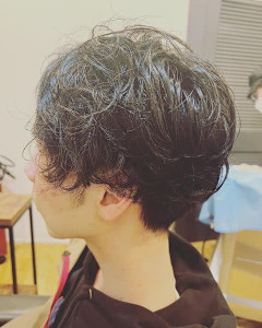 センターパートアクセントパーマ×アッシュブラック×30代/4