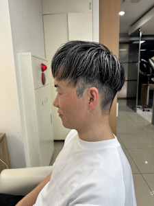 MEN’S HAIR/サーフカール/刈り上げセンターパート