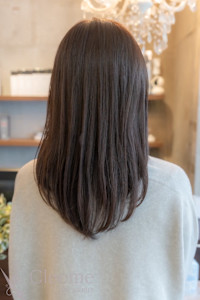 シースルーバング大人ガーリーミディアムレイヤーカット黒髪美髪