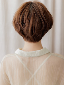 ウォームブラウン丸みショートマッシュルームヘア30代40代