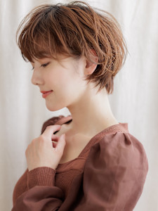 大人美人抜け感フェザーショート小顔プードルパーマ30代40代 - COVER HAIR bliss 【カバー ヘア ブリス】川口/ららテラス川口東口駅前店掲載