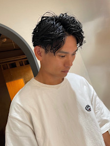 アップバング＋強めフェザー