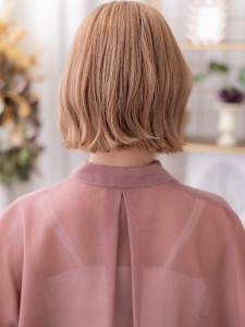 ミルクティーブラウン透け感ハッシュカット　脱白髪染め