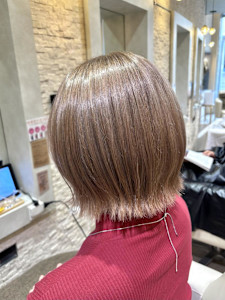 扱いやすいコンパクトボブ×透明感ベージュカラー