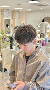 20代30代大人ツーブロシャドウパーマメンズスタイル