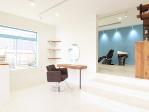 4 COLOR PROBLEM 【白髪ぼかし・ヘッドスパ 特化美容室】(フォーカラープロブレム　シラガボカシ　ヘッドスパ　トッカビヨウシツ)