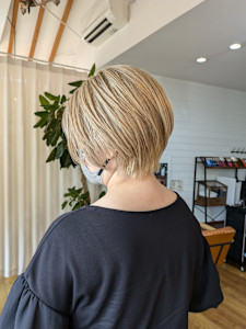 ハイトーンショートボブ