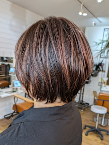 丸みショートボブ×ピンクベージュハイライト