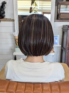 ボブ×白髪ぼかしハイライト