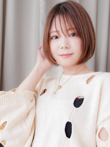 ミルクティーブラウン艶感ストレート小顔丸みボブ20代30代