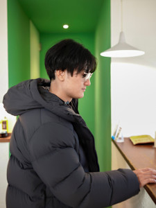 ラフなメンズショート（センター分け）