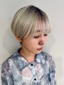 ホワイトブロンド×ショートスタイル