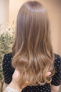 ハイトーン×髪質改善ウルトワトリートメント☆ツヤ感セミロング