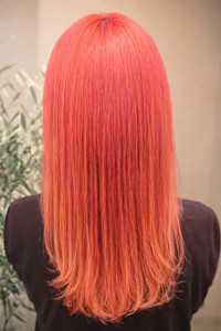 ダブルカラーのビビットピンクカラー　ブリーチ×カラーバター