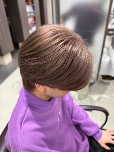 ピンクベージュ