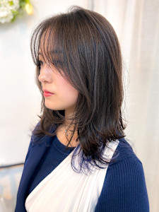 ミディアムレイヤー/顔周りレイヤー/センターパート