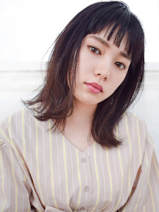 黒髪くびれセミディ×透けバング