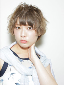 エッジショート×ハイ透明感グレージュ