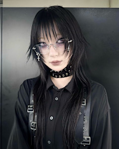 レイヤーカット　デザインカラー　ケアブリーチカラー　ウルフ