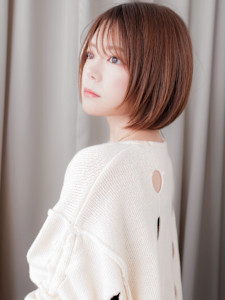 ミルクティーブラウン艶感ストレート小顔丸みボブ20代30代