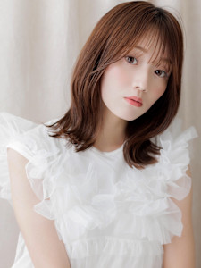 ワインレッド小顔クラゲヘアー外ハネウルフボブディ30代40代