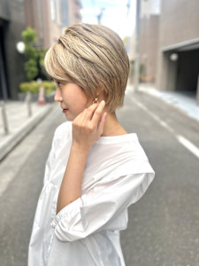 透明感ミルキーベージュ×縦長すっきりト大人ショートレイヤー