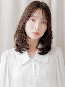 ダークアッシュ顔周り小顔バタフライレイヤーカット30代40代