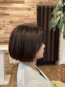 ショートボブ。ほんのり重めに落ち着きのあるボブスタイルです。