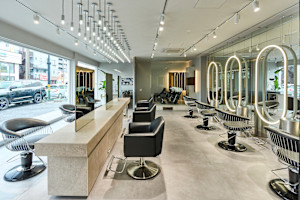 KOKYO hair salon minaminagareyama(コキョウ ヘアサロン ミナミナガレヤマ)