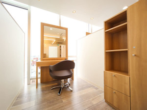 個室美容室 ディアローグ 自由が丘Luz店(コシツビヨウシツ ディアローグ ジユウガオカラズテン)