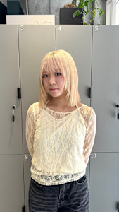 光をまとうミルクティーブロンド