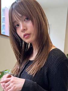レイヤーカット顔周りミルクティケアブリーチハイライトカラー