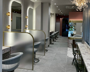 HAIR & MAKE EARTH 新宿御苑店(ヘアメイクアース シンジュクギョエンテン)