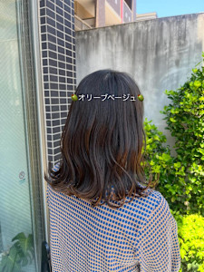 ツヤ感たっぷりオリーブベージュ