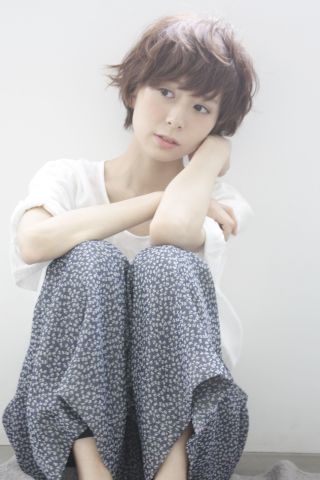 ふんわりフェミニンの大人可愛いショートヘア