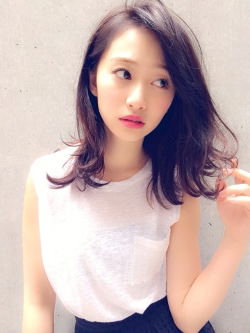 大人だから出せる甘さのあるエレガンスなミディアムヘア