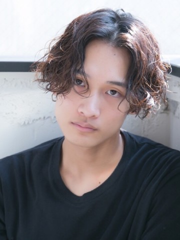 ラフな動きがセクシーなミディアムヘア