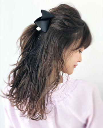 女性らしいハーフアップ