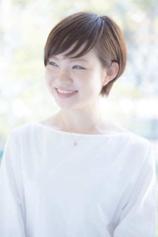 大人っぽいけどキュートなショートヘア