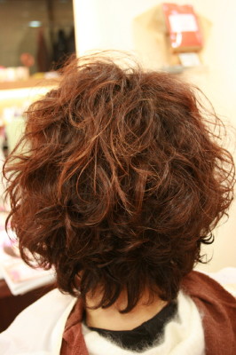 京都　乾燥毛にショートヘアのクリープパーマ