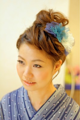 ルーズなお団子ヘア☆ 結婚式＆二次会のセットアップスタイルのイメージ画像