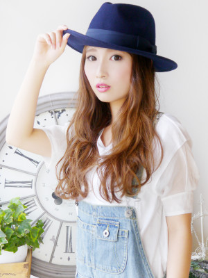 【松田】 女優帽が似合う☆ふわ可愛いロングのイメージ画像