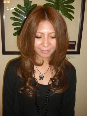 ローレイヤー巻き髪スタイルのイメージ画像