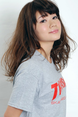 「上品な大人かわいいナチュラルセミロング」