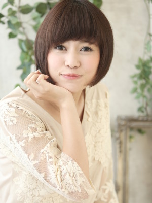 顔周りを包み込む毛先でラブリー度を底上げストレート